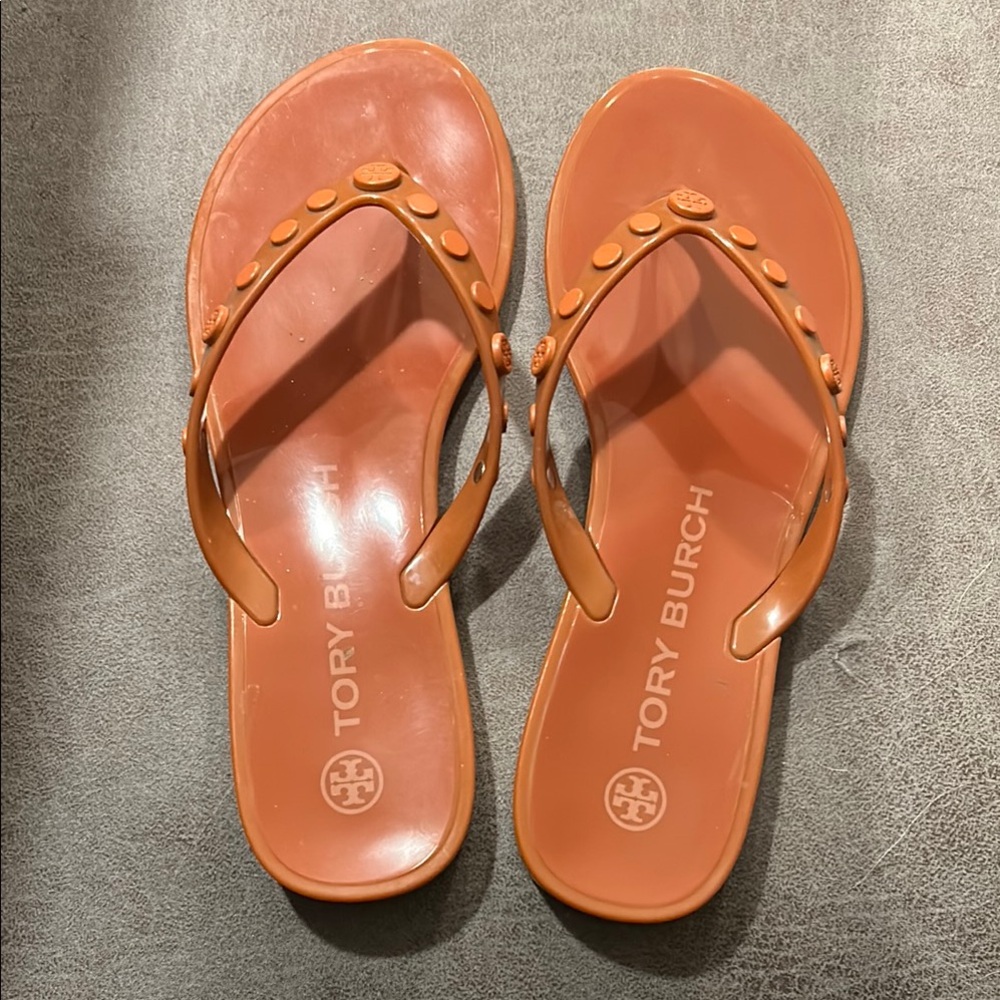 Tory Burch Women's rust colored  Flip Flops
worn 2x, excellent condition.